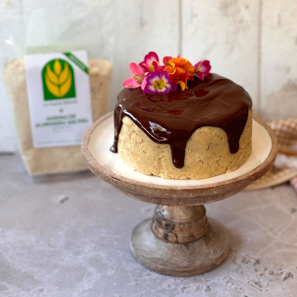 Torta de almendras con cobertura de chocolates