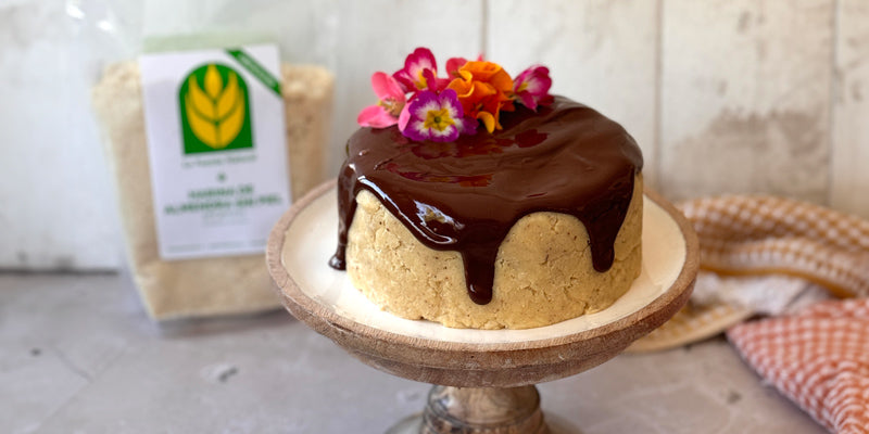 Torta de almendras con cobertura de chocolates
